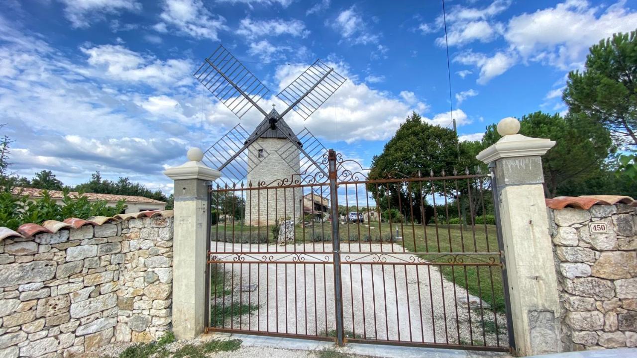 Les Curies, Ludogite Avec Piscine A Aujols Bagian luar foto